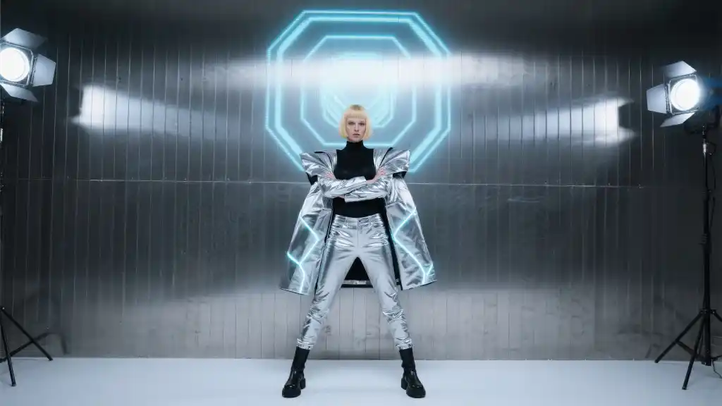 This Look Shouldn't Exist. Yet Here We Are in Cyberpunk Fashion. 二